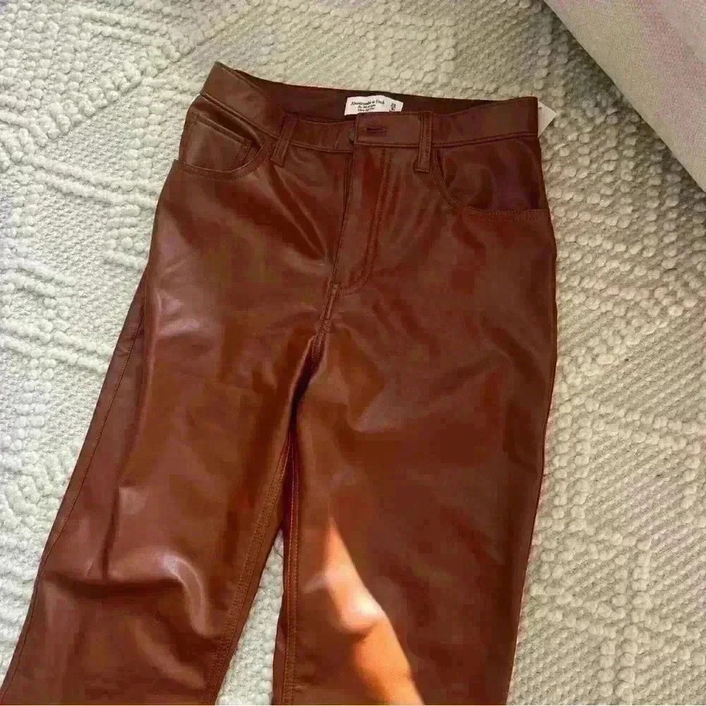 Abercrombie & Fitch Curve Love Ultra High Rise 90s Faux Leather Pants - Picture 6 of 8